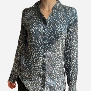 Silky Button-up Cheetah Animal Print Blouse Long Sleeve Navy Ann Taylor size 4